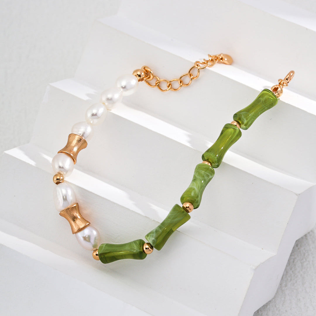 Chinesisches Perlenarmband im Bambus-Stil