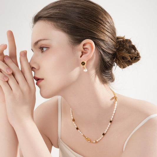 Ohrringe im Vintage-Stil mit Perle und Tigerauge